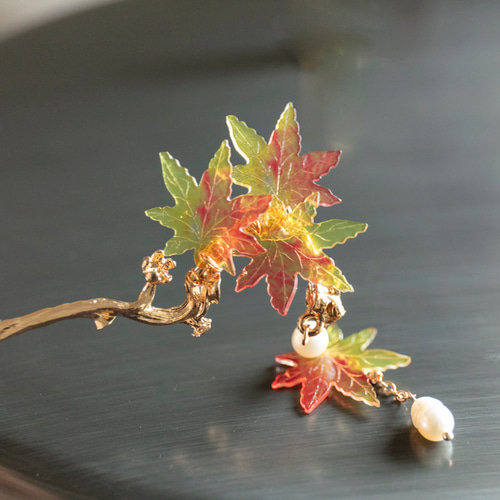 紅葉・シダ装飾の漆器櫛と髪飾りセット バチ型 簪 かんざし フォーマル 髪飾り| きもの館 創美苑