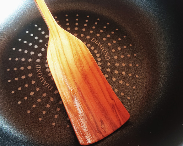 木の調理道具   桜で拵えたターナーみたいな 調理スプーン 2枚目の画像