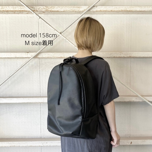 モノリス PCポケット付きの大きめのリュック 2サイズ展開