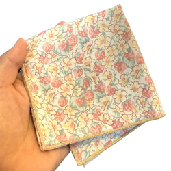 ストロベリーシーフのキラキラガーゼハンカチ☆リバティ生地使用