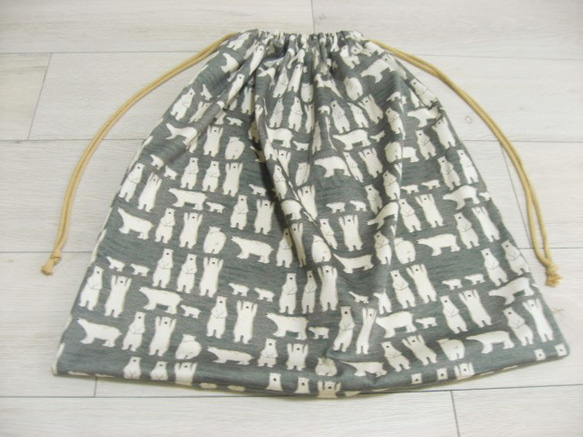 47-40◆送料無料♪◆ループ選択式＊大きな巾着袋◆５０×５０ｃｍ◆ほっこりしろくま◆お着替え袋＊体操着袋に♪グレイ 1枚目の画像