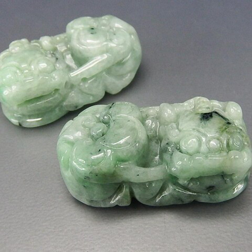 天然翡翠彫刻工芸品　置物 石流通センター 置物 翡翠 高級一点物 彫刻置物 本翡翠 (台付き