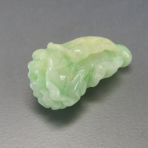 天然石色合い良好ひすい本翡翠ジェダイト白菜彫刻品置物小サイズ