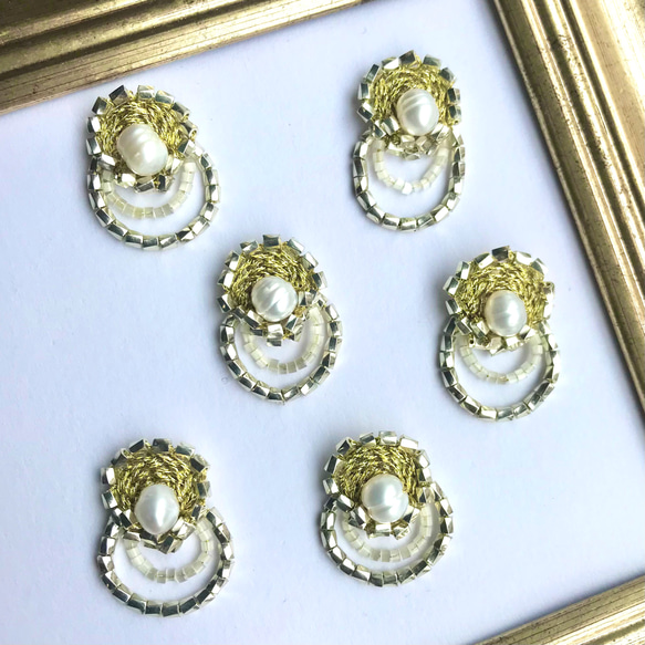 queen earrings 女王の耳飾り 刺繍ピアスorイヤリング 2枚目の画像