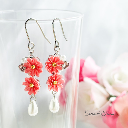 コスモスのゆれるピアス/イヤリング(ピンク) つまみ細工 正絹羽二重