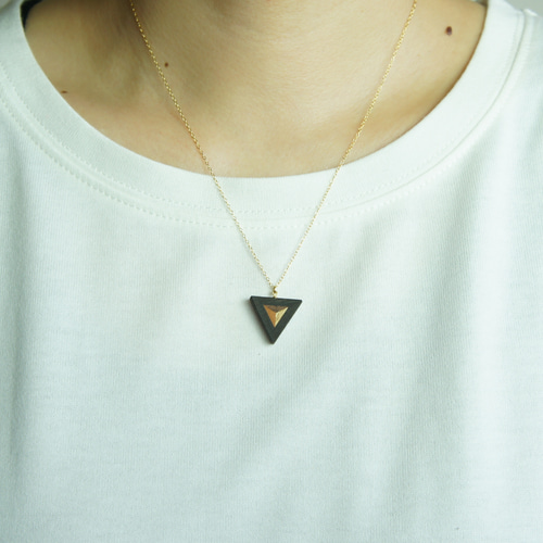 FOSSIL SERIES トライアングルネックレス ネックレス