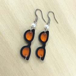 black frame eyeglasses  sunglasses earring with lenses 第13張的照片