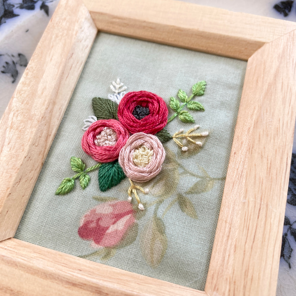 刺繍フレーム Rose bouquet ローズ・ブーケ 壁掛けファブリックパネル インテリアパネル 2枚目の画像