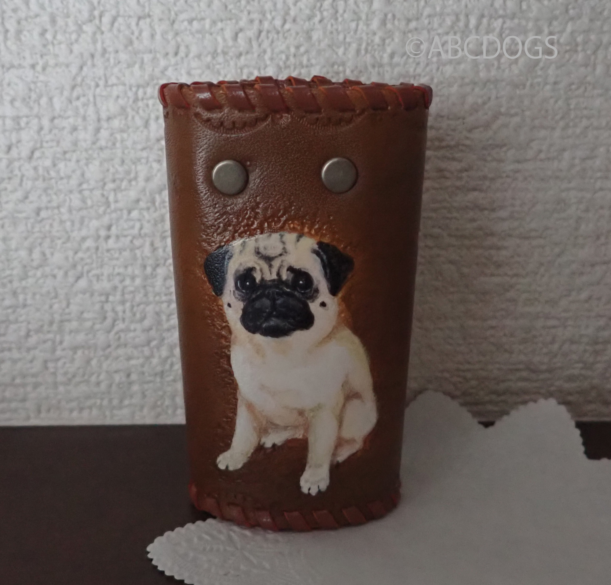本革キーケース　パグ　ABCDOGS