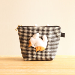 Creema Limited Pouch of Cat Playing in Pouch（棕x白貓千鳥格14cm拉鍊） 第1張的照片