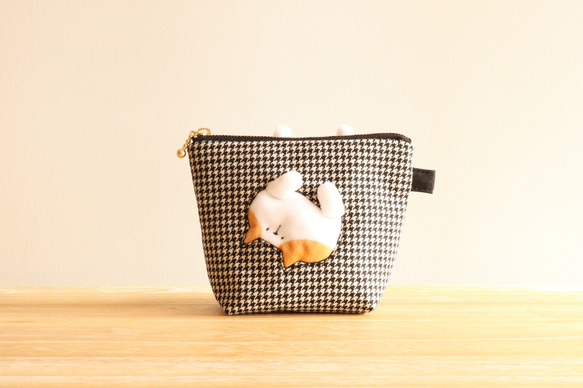 Creema Limited Pouch of Cat Playing in Pouch（棕x白貓千鳥格14cm拉鍊） 第1張的照片