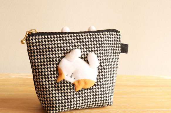 Creema Limited Pouch of Cat Playing in Pouch（棕x白貓千鳥格14cm拉鍊） 第3張的照片