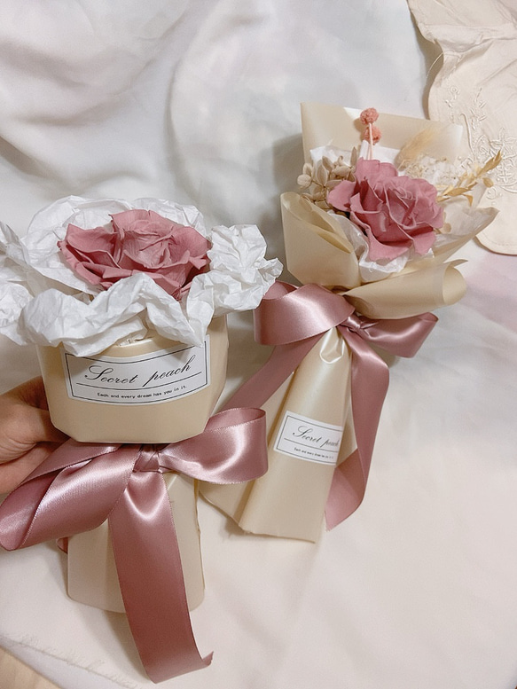 玫瑰奶茶 ☕️ 單朵永生花花束 小花束 圓形花束 第1張的照片