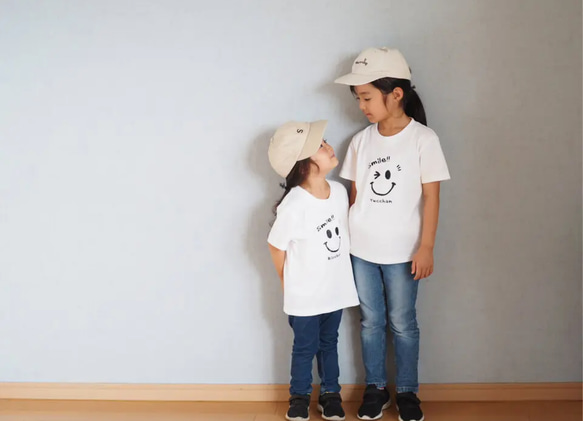 名入れ　オーダー　スマイル　Tシャツ　半袖　親子　出産祝い　リンクコーデ　双子コーデ　にこちゃん　名入れTシャツ　親子 4枚目の画像