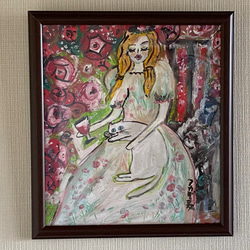 絵画 。壁掛け絵【美しい赤いバラ園でワインを飲みながら白い猫を抱いている少女】 3枚目の画像