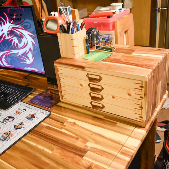 受注製作◆お洒落な組接ぎキー模様で作るレトロな4段引出レターケース◆A4クリアファイルが入る仕様 ^_^ 45度の留め切りでかんざし加工 吊り桟仕様で出し入れもスムーズです 吊り桟のレール及びかんざしに使っている木は ブラックチェリーを使っています