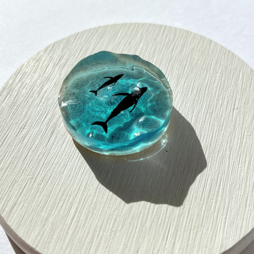 クジラの泳ぐ海の置物（コバルトブルー）/ インテリア / 波 / オブジェ