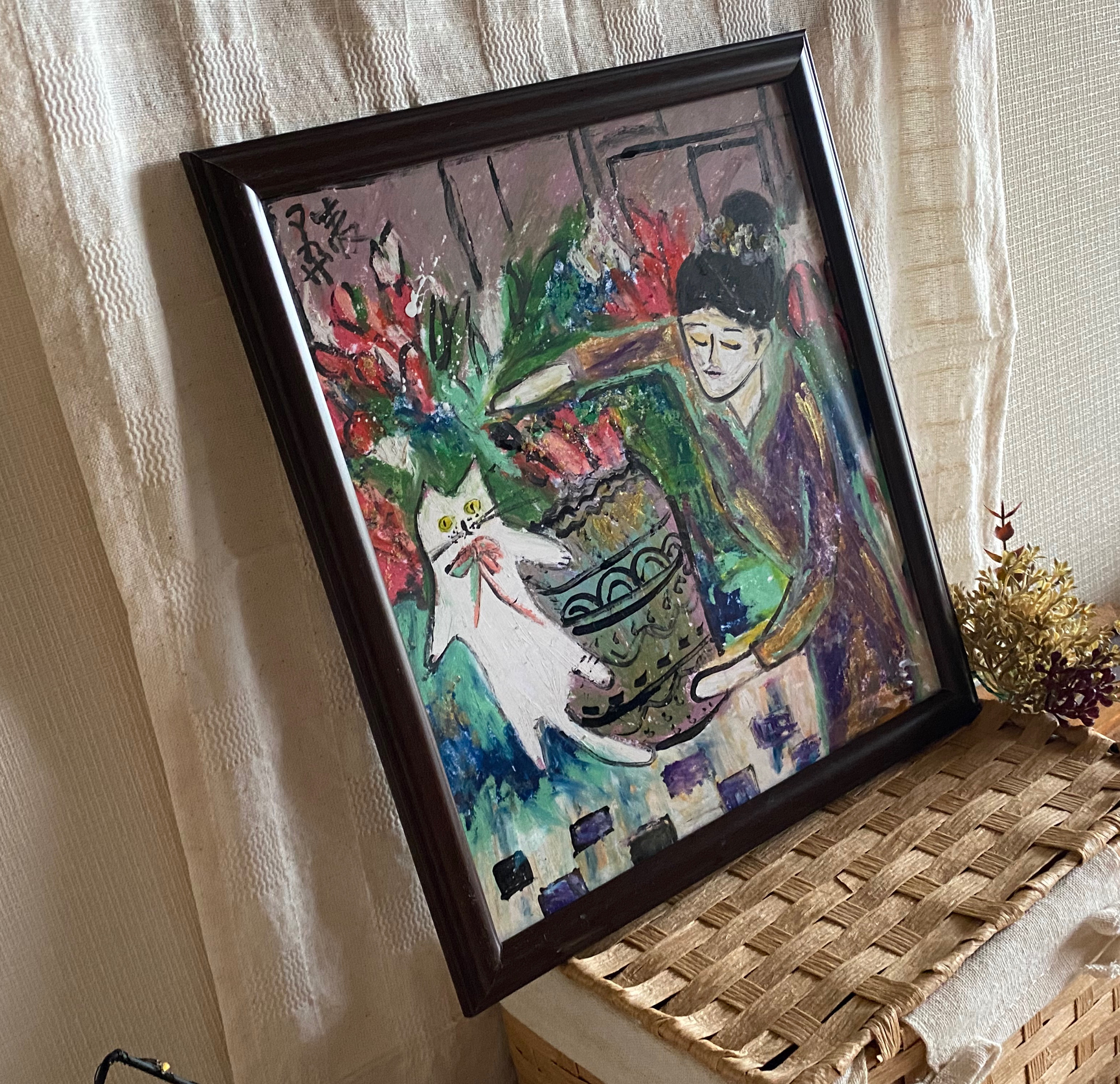 絵画 。壁掛け絵原画手描き【部屋の中で花瓶を片付ける少女とかわいい白猫ちゃん】 絵画 。壁掛け絵原画手描き【部屋の中で花瓶を片付ける少女と