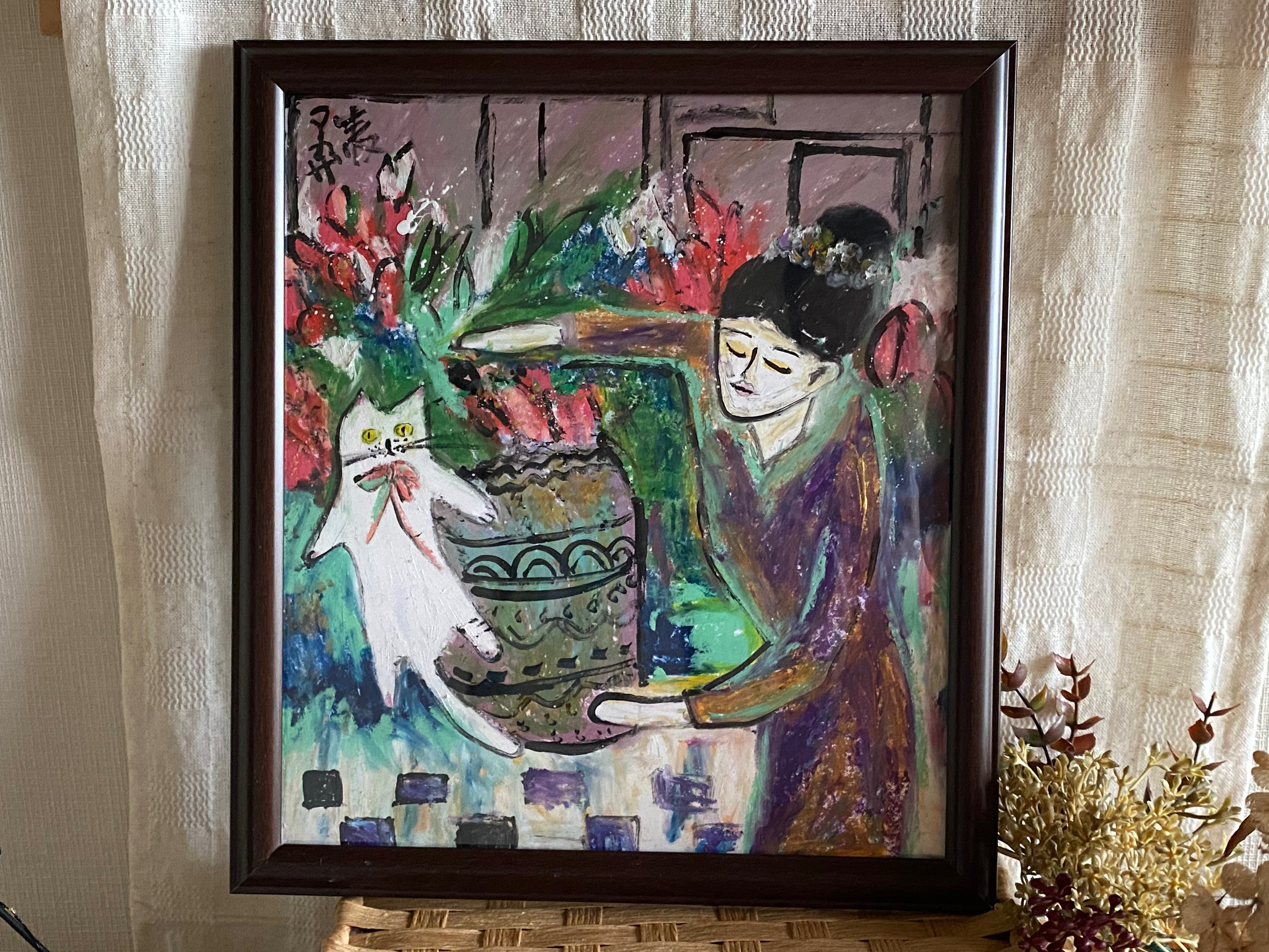 絵画 。壁掛け絵原画手描き【部屋の中で花瓶を片付ける少女とかわいい白猫ちゃん】