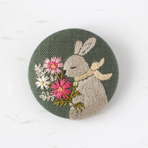 コスモスを摘むうさぎ 手刺繍ヘアゴム ヘアゴム Chalet de Pon 通販