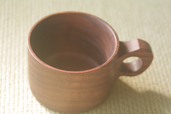無垢の木のマグカップ(ウォルナット) 4枚目の画像