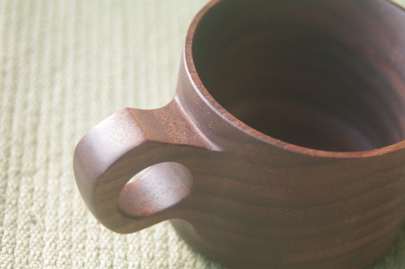無垢の木のマグカップ(ウォルナット) 6枚目の画像
