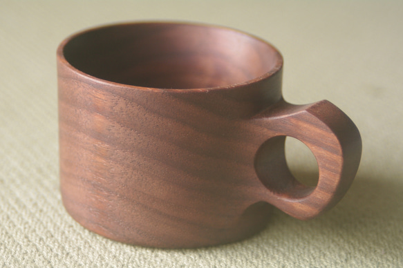 無垢の木のマグカップ(ウォルナット) 1枚目の画像