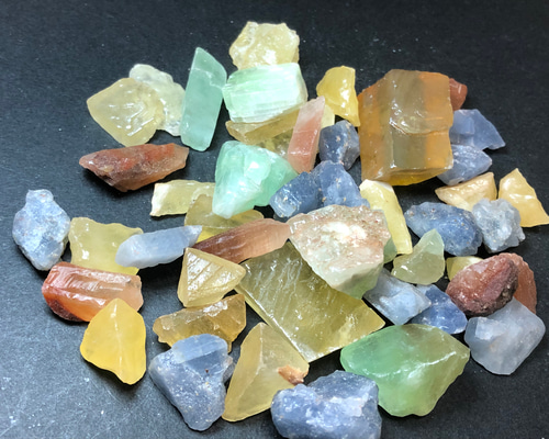 ★少量限定★集中力アップ☆【100g♢ミルキーブルーカルサイト原石さざれ】❤️ カルサイト原石アソートカラー 100g ④9月15日まで送料無料