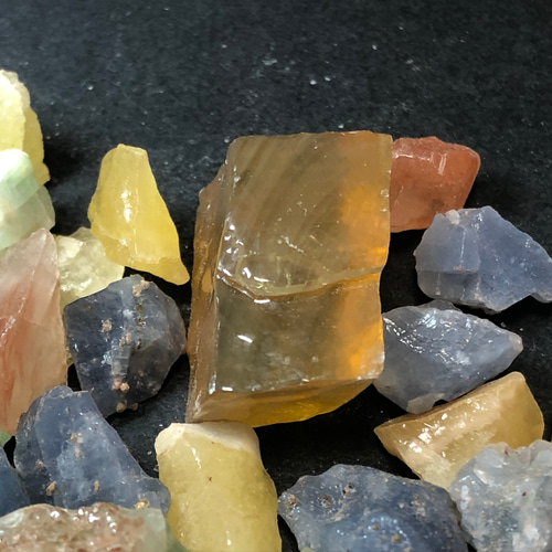 ★少量限定★集中力アップ☆【100g♢ミルキーブルーカルサイト原石さざれ】❤️ 楽天市場】ブルーカルサイト 原石の通販