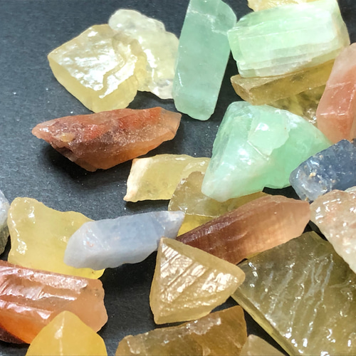 ★少量限定★集中力アップ☆【100g♢ミルキーブルーカルサイト原石さざれ】❤️ 楽天市場】ブルーカルサイト 原石の通販