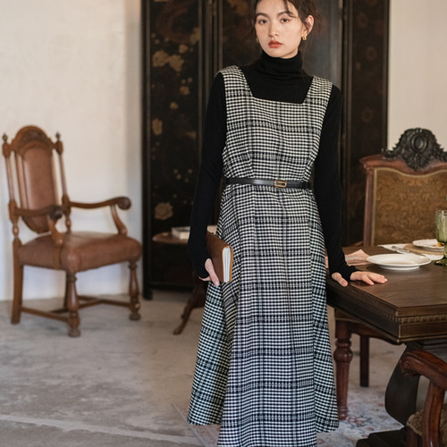 着こなし次第でロングシーズン活躍する チェック柄 ジャンパースカート