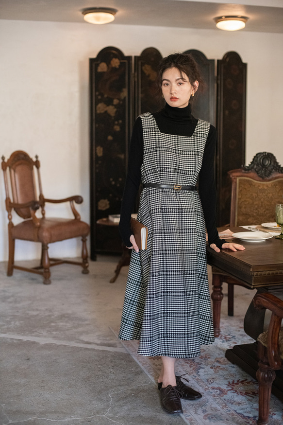 着こなし次第でロングシーズン活躍する チェック柄 ジャンパースカート