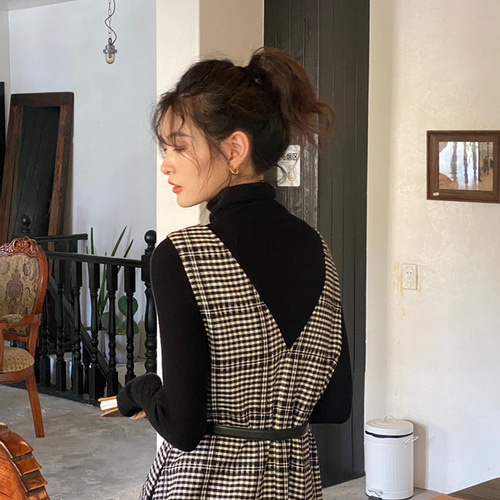 着こなし次第でロングシーズン活躍する チェック柄 ジャンパースカート