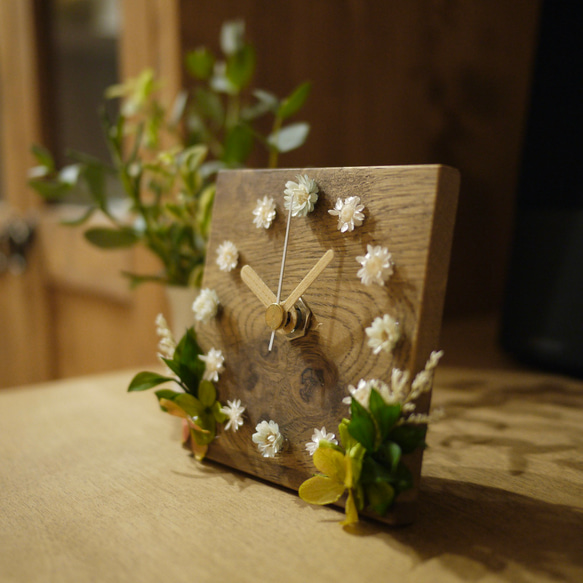 秋色の置き時計・掛け時計　オークとドライフラワーの小さな時計　デスクの上にもどうぞ 3枚目の画像