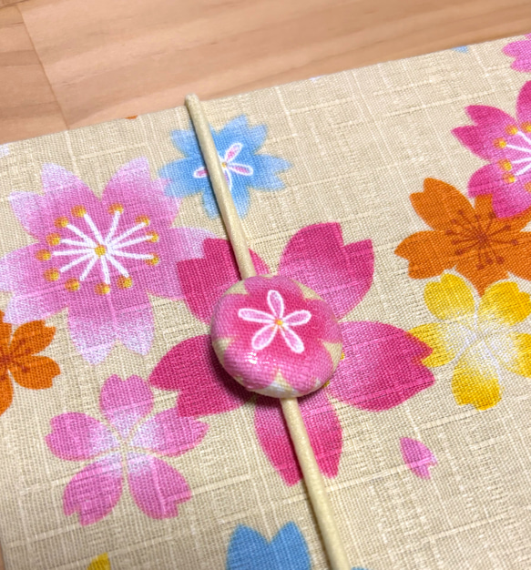 【御朱印ホルダー】（大）見開き60枚　バンド付　書置き用御朱印ホルダー　切り絵御朱印ホルダー　一つあると便利　花　黄色 3枚目の画像