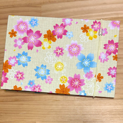 【御朱印ホルダー】（大）見開き60枚　バンド付　書置き用御朱印ホルダー　切り絵御朱印ホルダー　一つあると便利　花　黄色 2枚目の画像