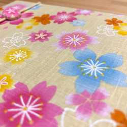 【御朱印ホルダー】（大）見開き60枚　バンド付　書置き用御朱印ホルダー　切り絵御朱印ホルダー　一つあると便利　花　黄色 4枚目の画像