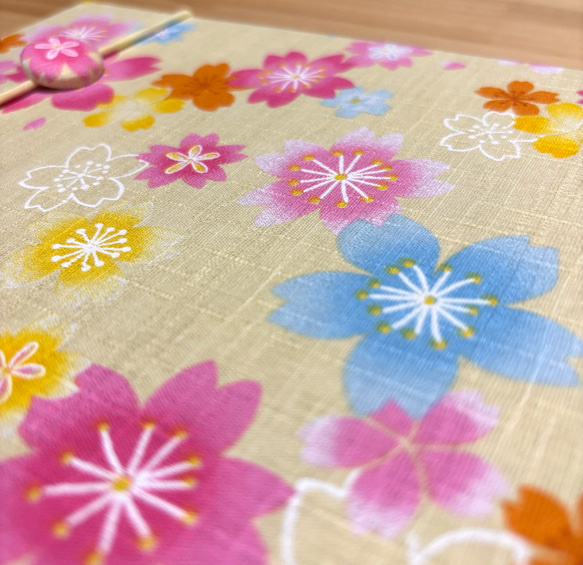 【御朱印ホルダー】（大）見開き60枚　バンド付　書置き用御朱印ホルダー　切り絵御朱印ホルダー　一つあると便利　花　黄色 4枚目の画像