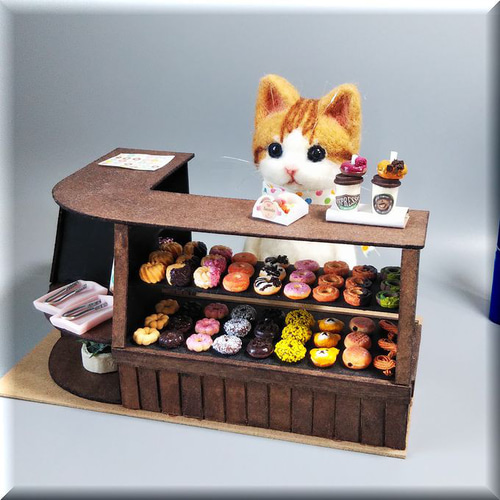 羊毛フェルト 猫 茶トラはちわれ猫さんのドーナツ屋さん ミニチュア 