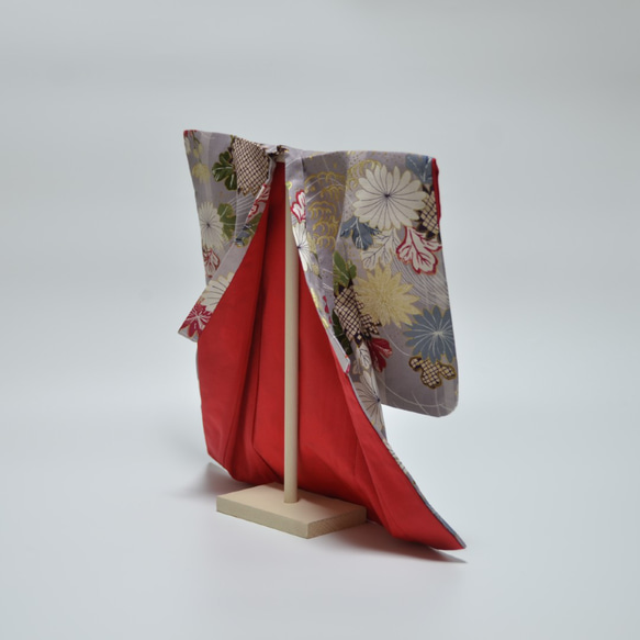 和飾り 『ミニ着物 菊に風 グレー』 4枚目の画像