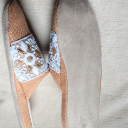 インド刺繍リボンをあしらったスリッパ（室内履き） 7枚目の画像