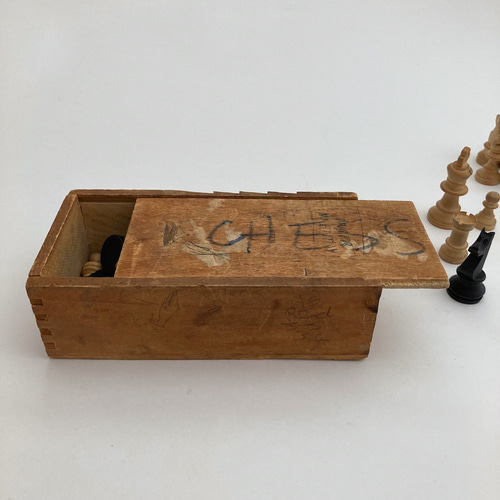 アンティークチェス駒 古い木箱入りチェス 天然木 置物 ゲーム