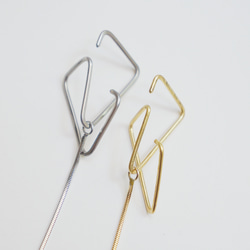 “quiet.mold”不銹鋼耳夾，配蛇形鏈，雙向 第4張的照片