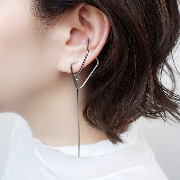 “quiet.mold”不銹鋼耳夾，配蛇形鏈，雙向 第1張的照片