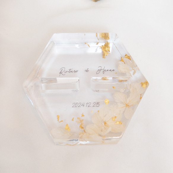 金箔　白の紫陽花　レジンリングピロー×アンティークガラスケース 5枚目の画像