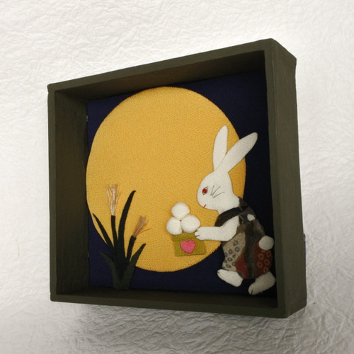 満月とウサギ　アート作品　額縁（黒）つき きめこみ・月夜の跳ねうさぎ｜株式会社さくらほりきり