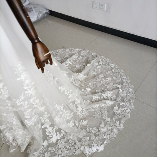 輝きな光彩を放つ ウエディングドレス ソフトチュール ビスチェ3D立体  