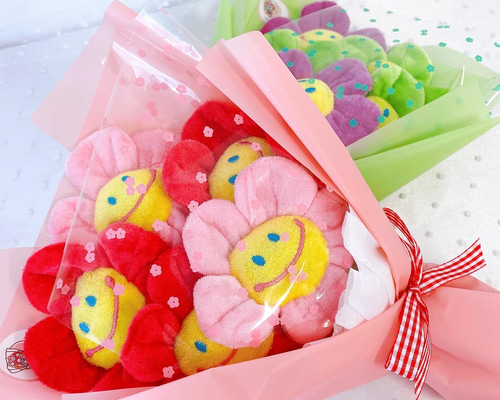 【金曜日までの限定販売】スマイルフラワー　お花　ぬいぐるみのみ　まとめ売り スマイルフラワー お花 ぬいぐるみのみ まとめ売り - メルカリ