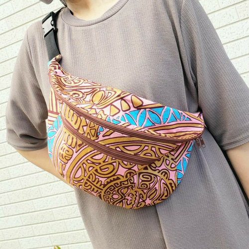 アフリカ布で作った大きめボディバッグ ボディバッグ・ウエスト