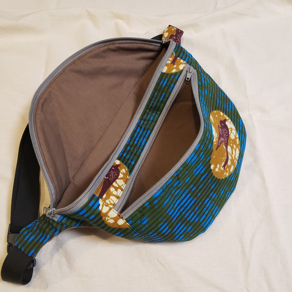 アフリカ布で作った大きめボディバッグ 5枚目の画像